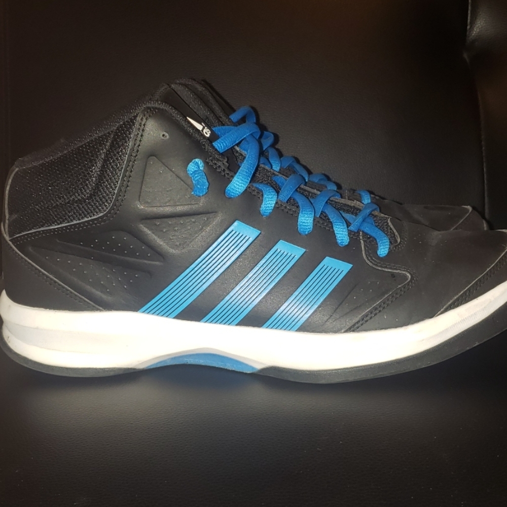 Adidas - Picture 2 of 7